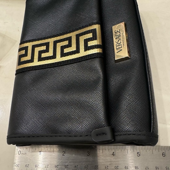 Versace Make Up/On the go bag. - Picture 8 of 9